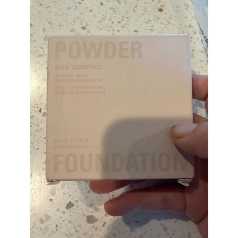 Kylie Cosmetics Natural Blur Powder Foundation 9N New in Box